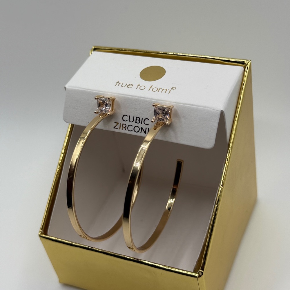 Gold Minimalist Hoop Earrings Elegant Design - Picture 3 of 5